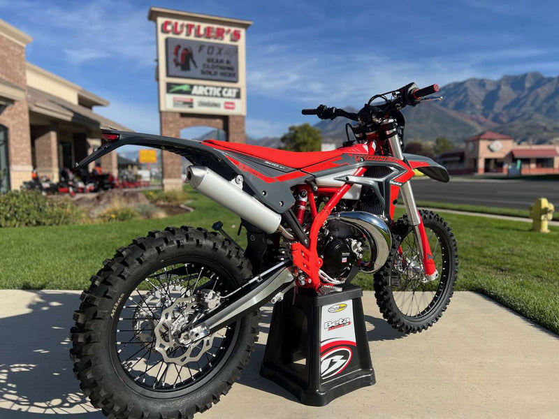 2025 BETA XTRAINER 300