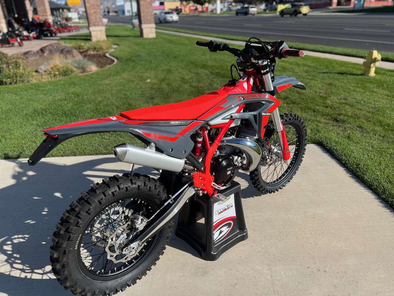 2025 BETA XTRAINER 300