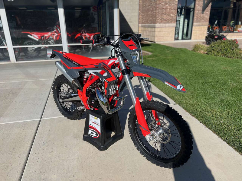 2025 BETA XTRAINER 300