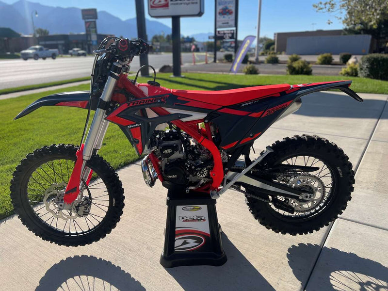 2025 BETA XTRAINER 300